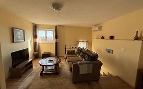 Relax And Explore, Alva Apartment